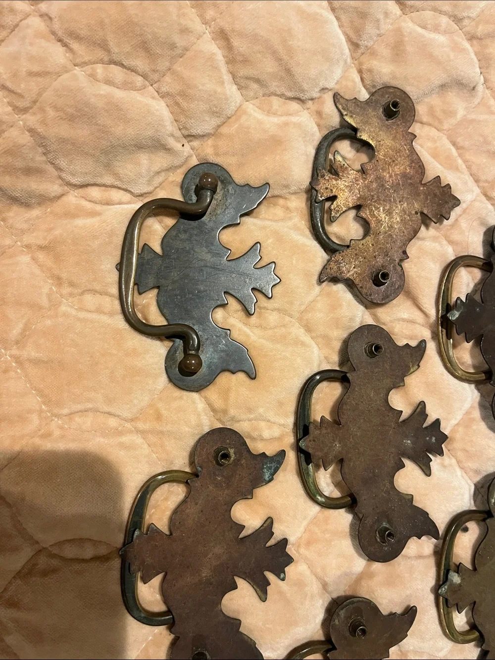 Antique Brass Tone Leaf Drawer Pulls - Set of 8
